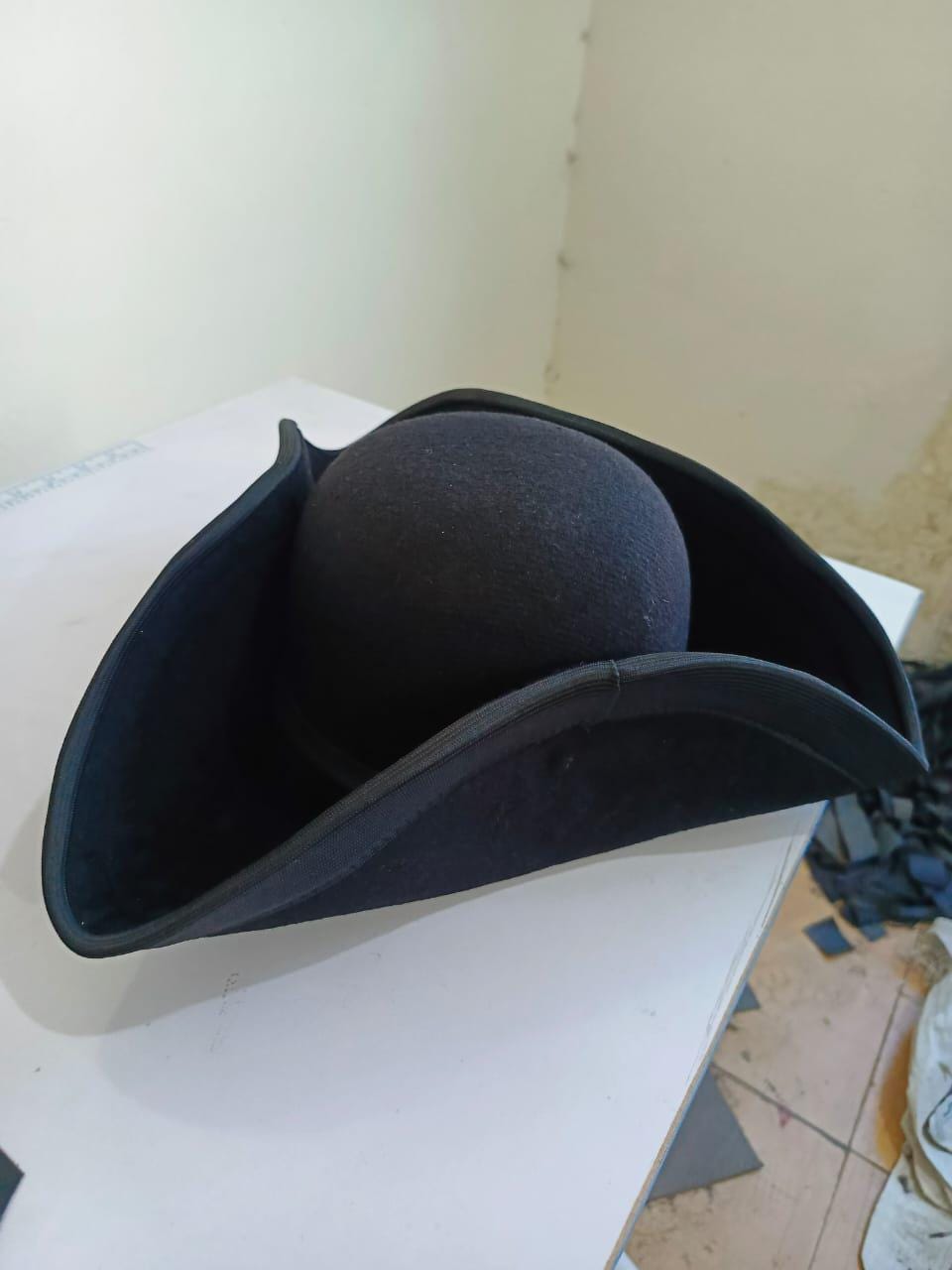Napoleonic Tricorn Hat: Revolutionary War Officer Costume
