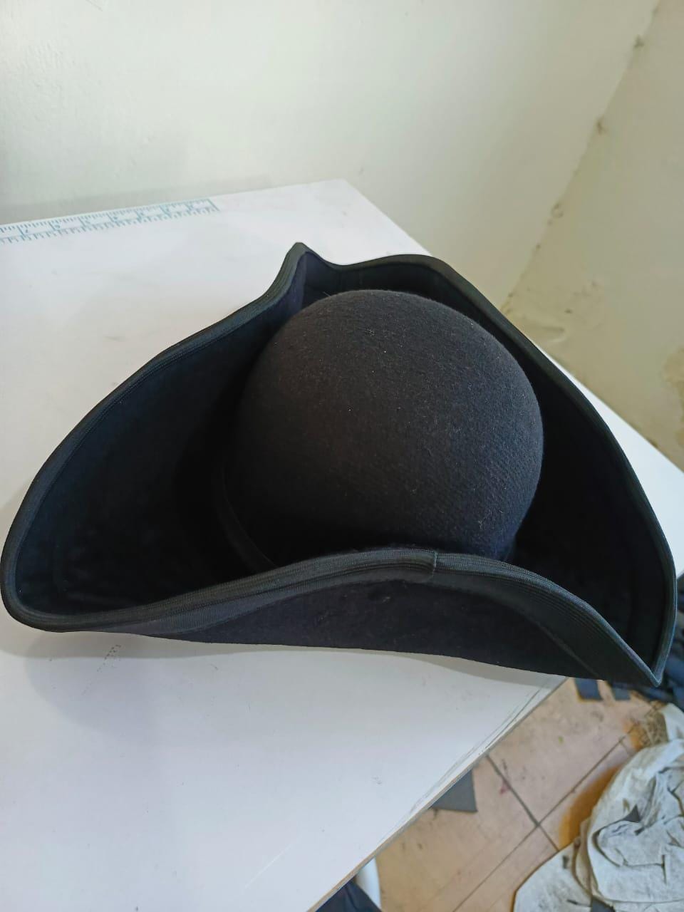 Napoleonic Tricorn Hat: Revolutionary War Officer Costume