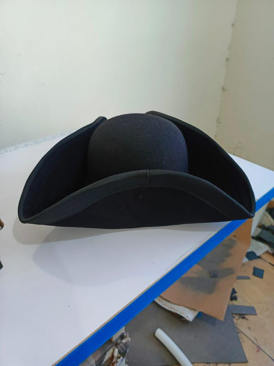 Napoleonic Tricorn Hat: Revolutionary War Officer Costume